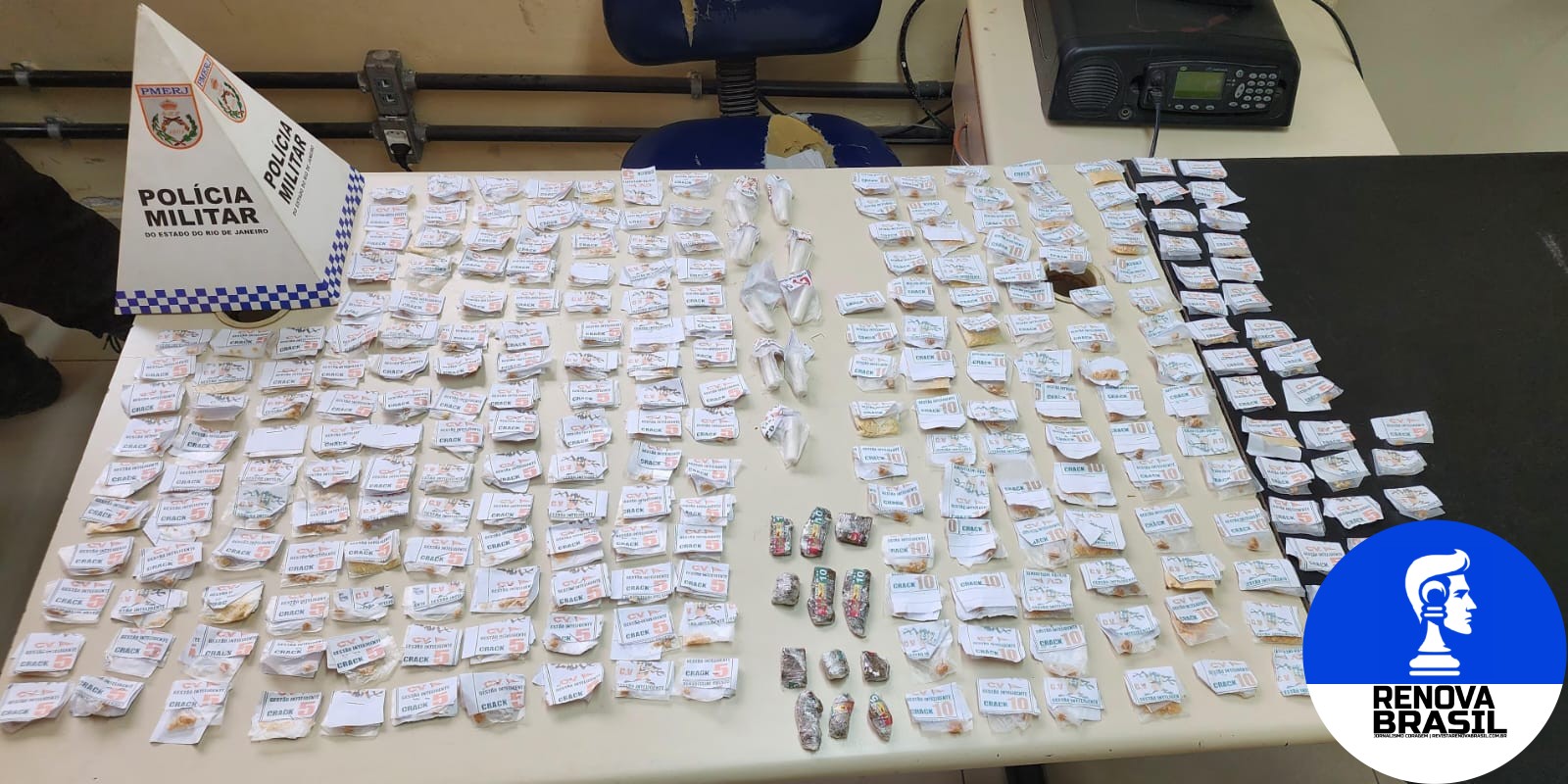 Polícia prende suspeito de tráfico com mais de 250 pedras de crack em Belford Roxo