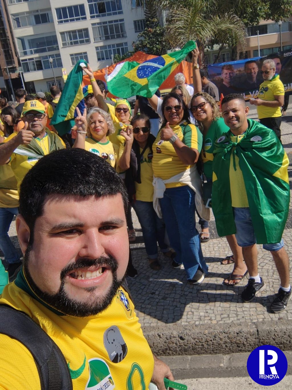 Manifestação pelo impeachment de Lula e Moraes reúne multidão em Copacabana